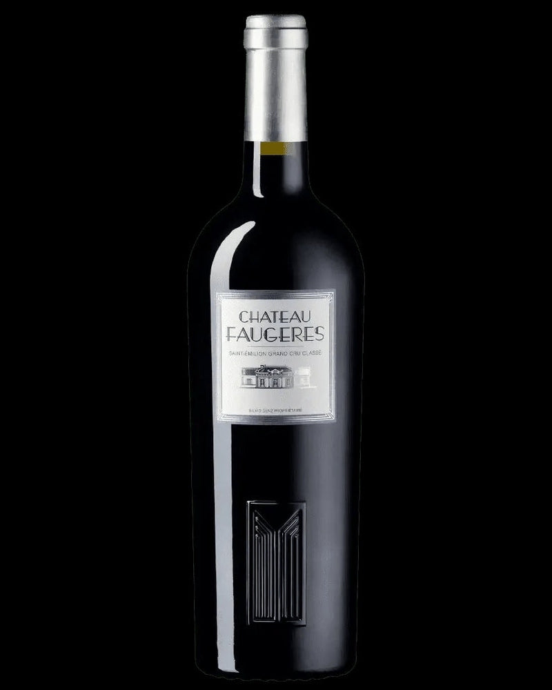 Château Faugères Saint Emilion Grand Cru 2020 Rotweinflasche mit Weinetikett auf einem Holztisch, dunkle Glasflasche, elegante Gestaltung
