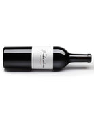 Höcklistein Merlot Paradies 2022 Rotwein in einer Weinflasche, fruchtige Merlot-Trauben, elegantes Weindesign.